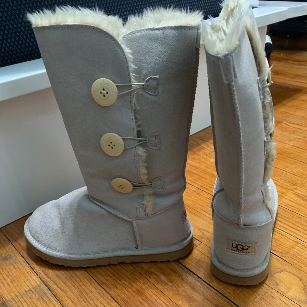 UGG Bailey Button Triplet II Boot Gray Size 9